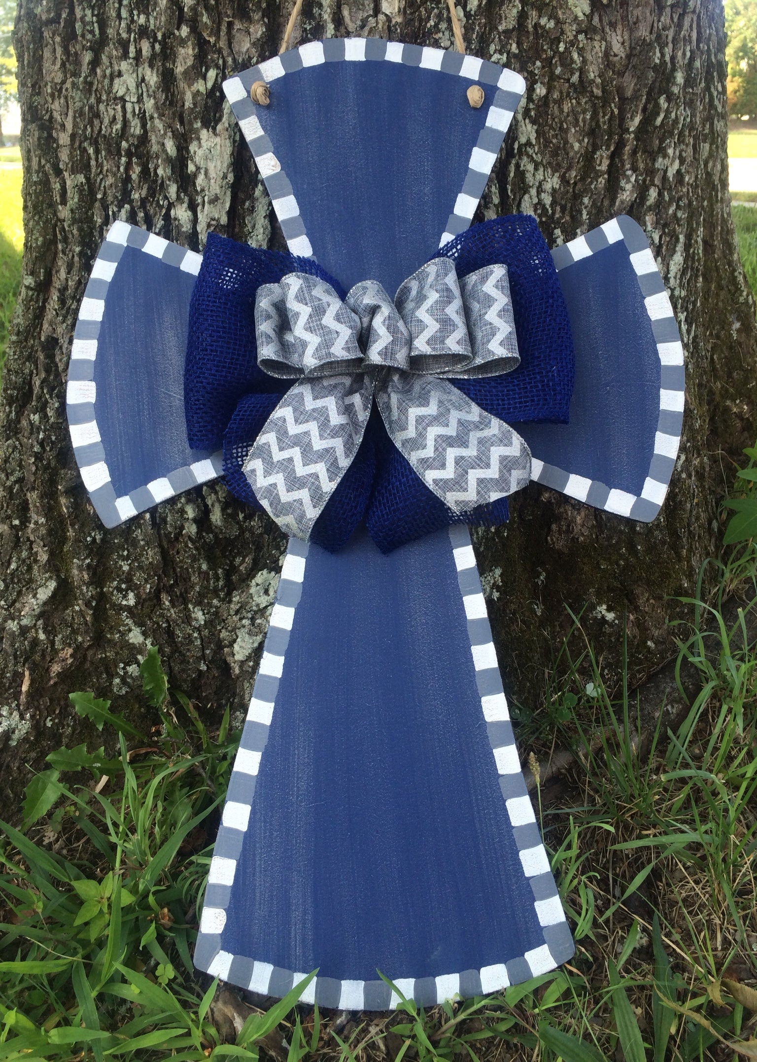 cross - scalloped, navy (loop design)